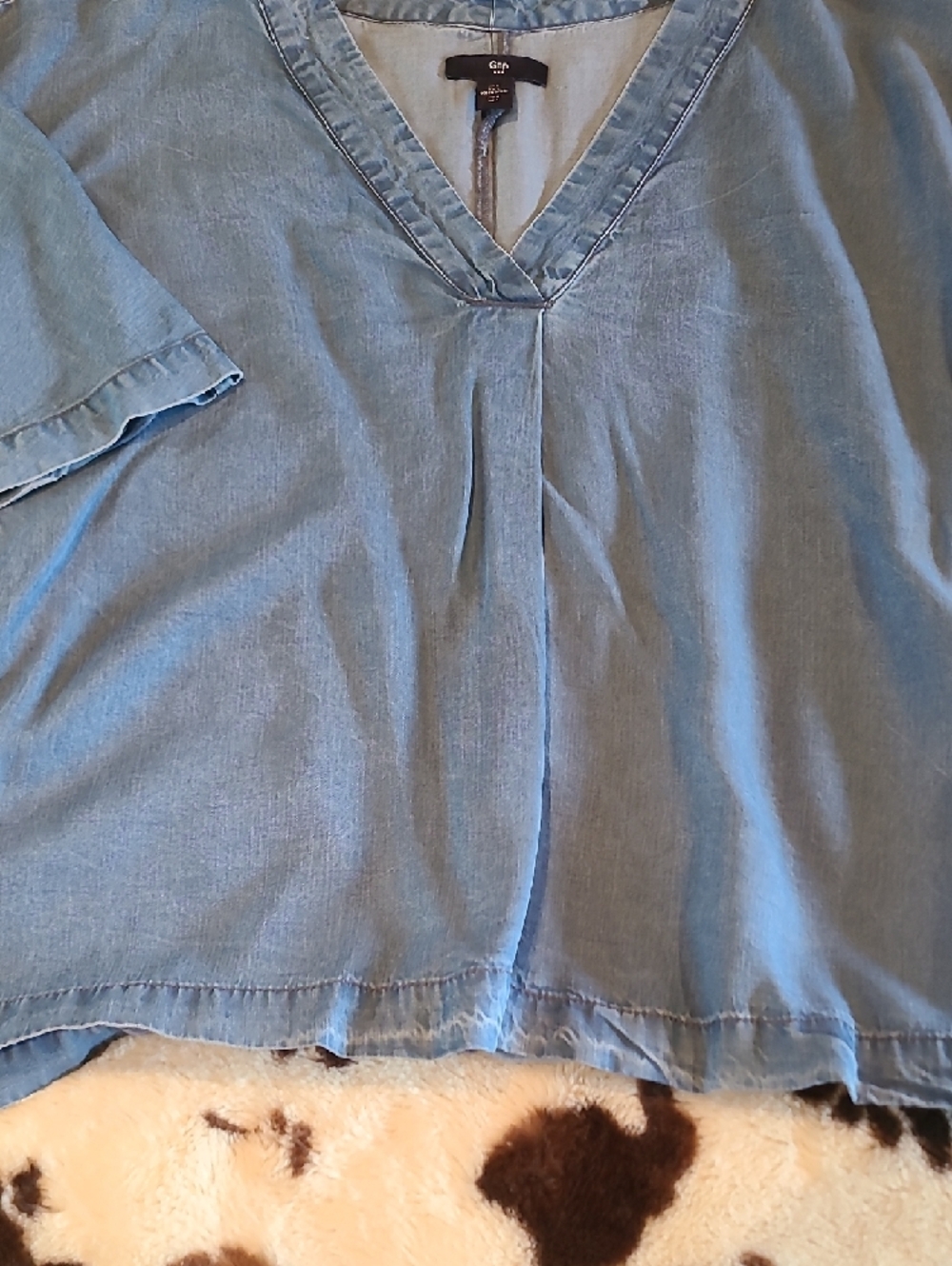 GAP Light Denim Blue V-Neck Short Sleeve Top - Picture 3 of 8